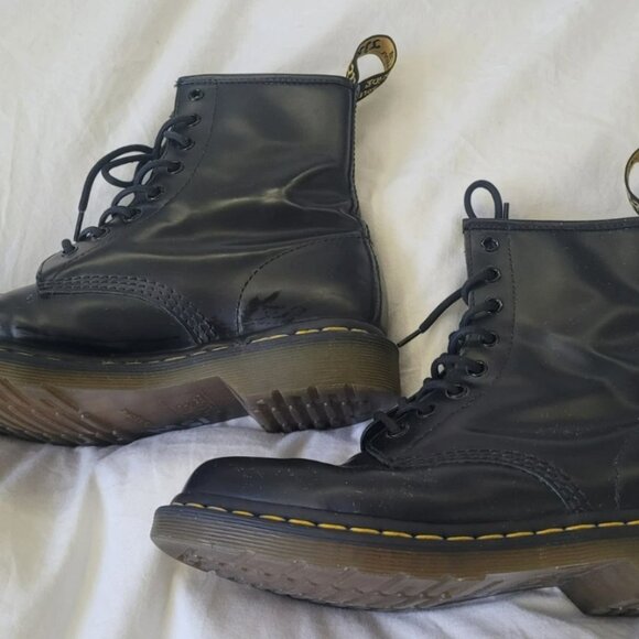 Dr Martens Air Wair 11821 Lace Up Boots Size 8 Bouncing Sole Excellent Condition main image 6